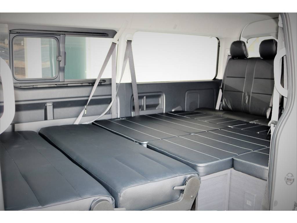 セカンドシートをフラットにする事で、十分な程の車中泊スペースが確保されます☆