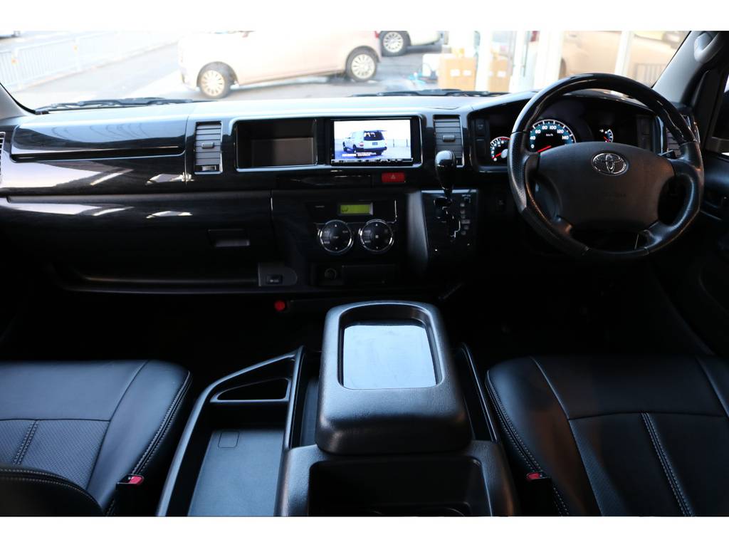 ハンドル、シフトノブ、インテリアパネル、シートカバー装備済です！！