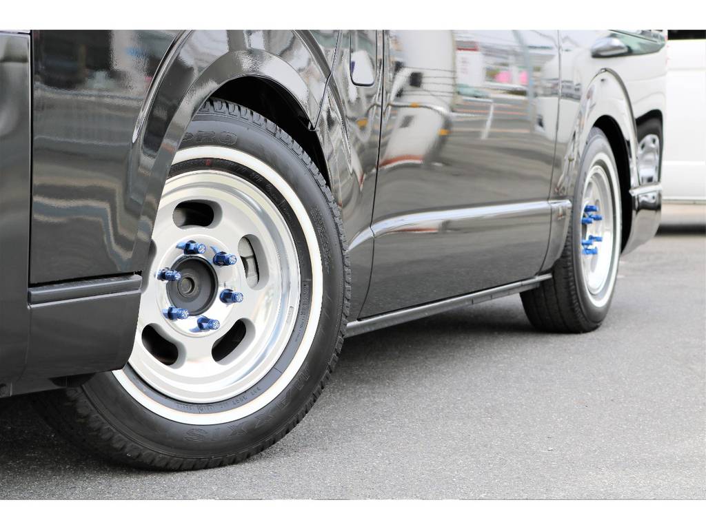 ＥＮＫＥＩホイールに、ホワイトリボン☆　ブルーナットがワンポイントでお洒落な感じです☆