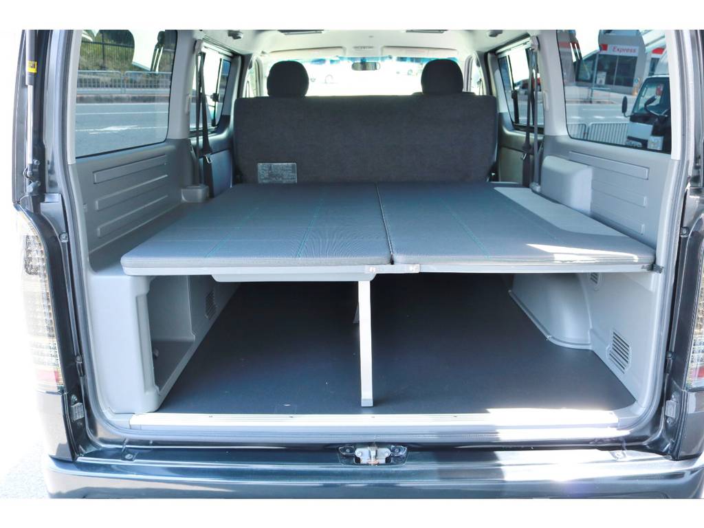 特別仕様車の「マルチロールトランスポーター」！専用ベット、トリム、床パネル完備です！