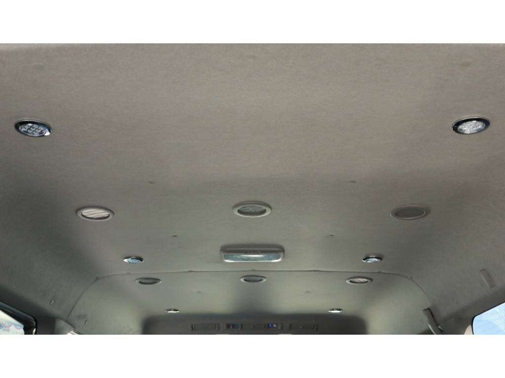 天井にも６か所のＬＥＤ間接照明付き！
