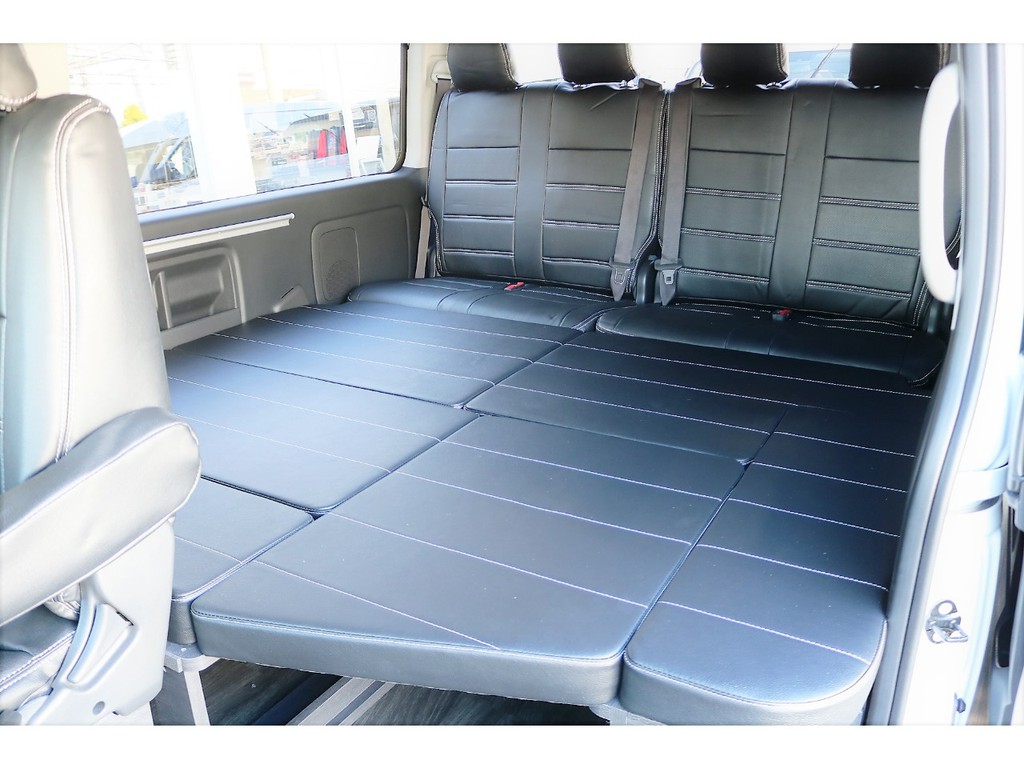 テーブルを外せばベッド空間です。全国納車お受け致します。　お気軽にお問合せ下さいませ。　ＴＥＬ：０７２－７３０－７７６０
