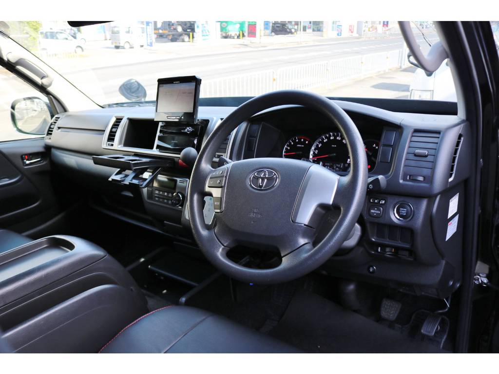 運転席エアバッグ＆ＡＢＳ標準装備です。