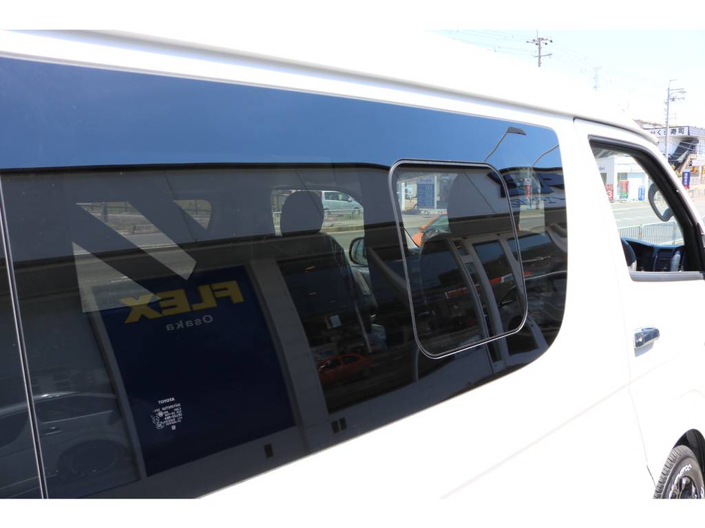 サイドガラス開閉式！車内の換気ができるのがうれしいですね。