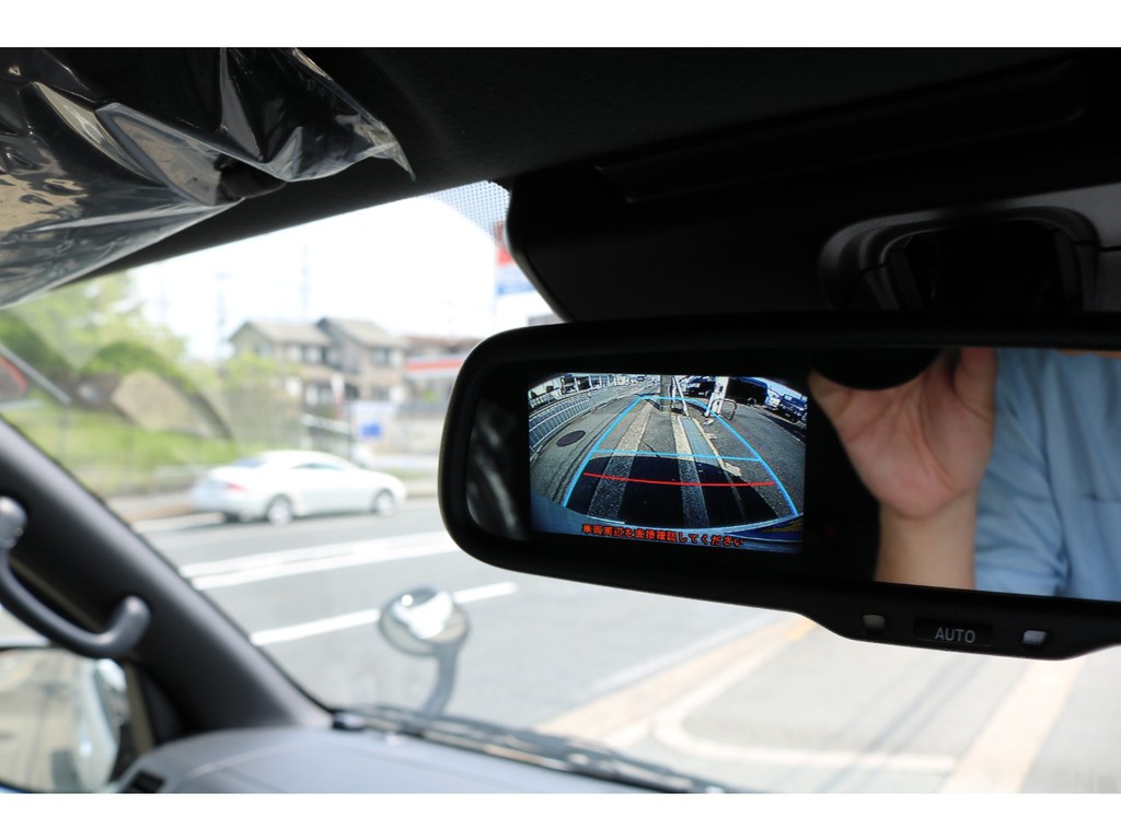バックカメラ内臓付防眩ミラー！全国ご納車可能です！　お気軽にお問合せ下さいませ！ＴＥＬ：０７２－７３０－７７６０