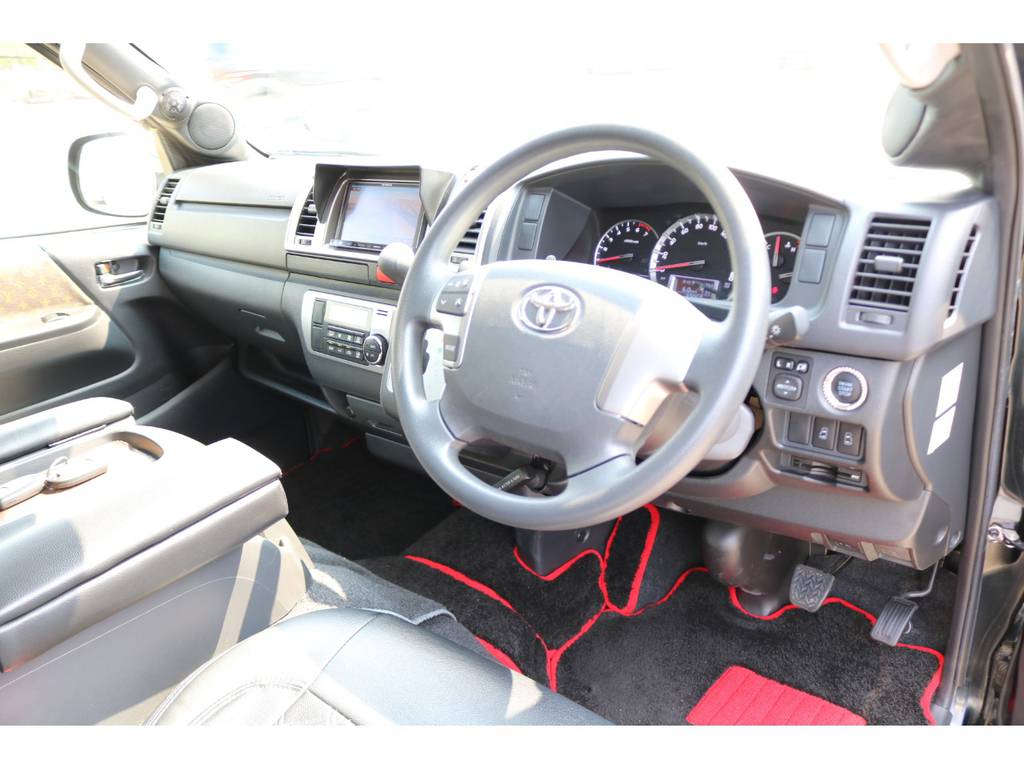 運転席エアバッグ＆ＡＢＳは標準装備です。