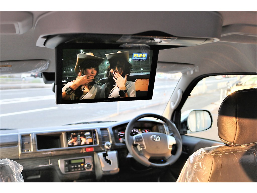 フリップダウンモニターも装着済です！全国納車お受け致します。　お気軽にお問合せ下さいませ。　ＴＥＬ：０７２－７３０－７７６０
