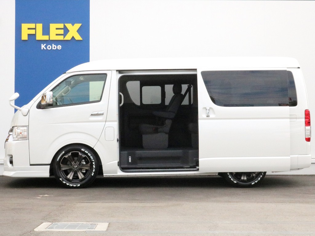 新車時メーカーオプションのパワースライドドアも完備！　運転席からの操作でもスライドドアの開閉が可能なので、ゲストの手を煩わせる事無くお迎えできます♪