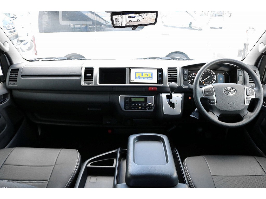 ワイドボディのコックピットは広々の空間ですね☆