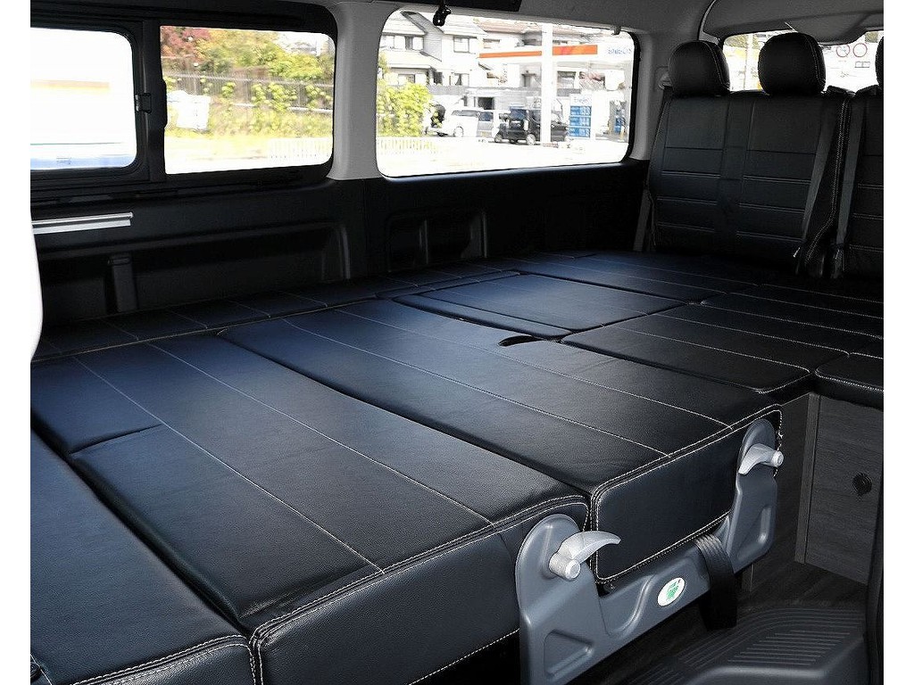 フルフラットにするととても広いベッドキットになりますよ！！