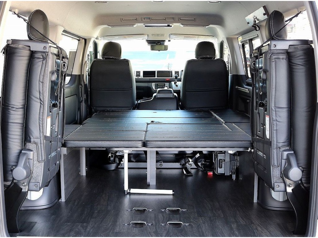 ４列目シートは簡単に跳ね上げ可能☆彡