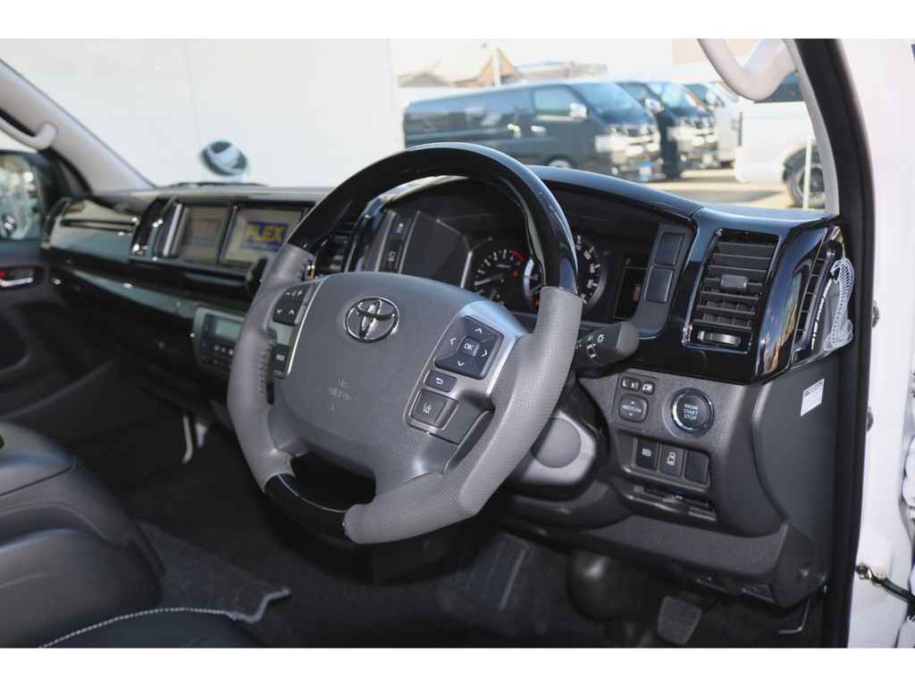 ピアノブラックインテリアパネルはコックピットをより魅力的にしますね☆