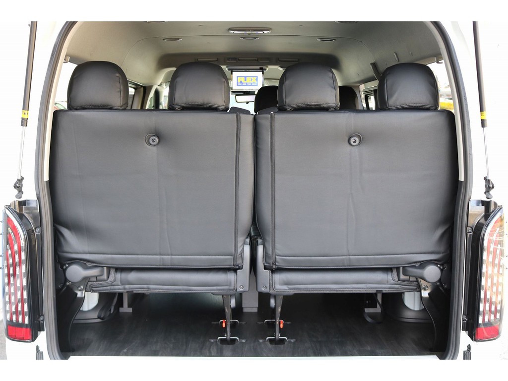 ４列目シートは簡単に跳ね上げ可能☆彡