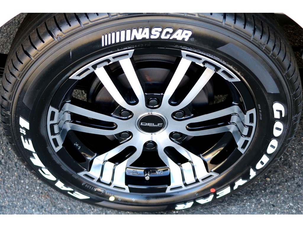 Ｄｅｌｆ０２　１７インチ　ナスカーホワイトレタータイヤをセット！！