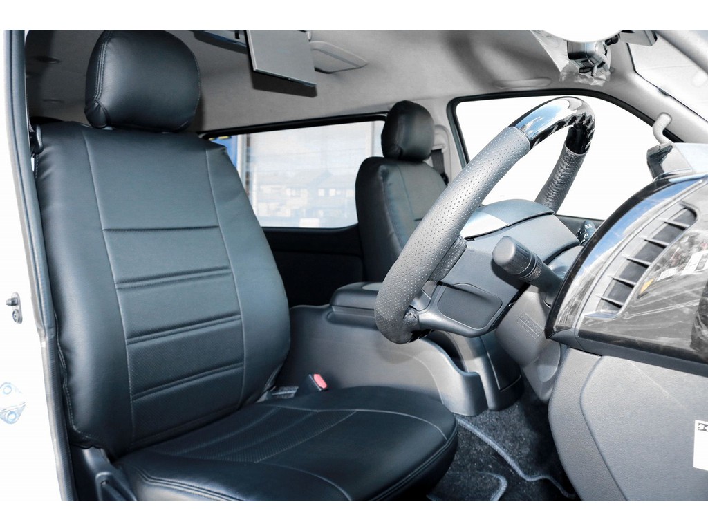 フロント席専用シートカバーをセット！！