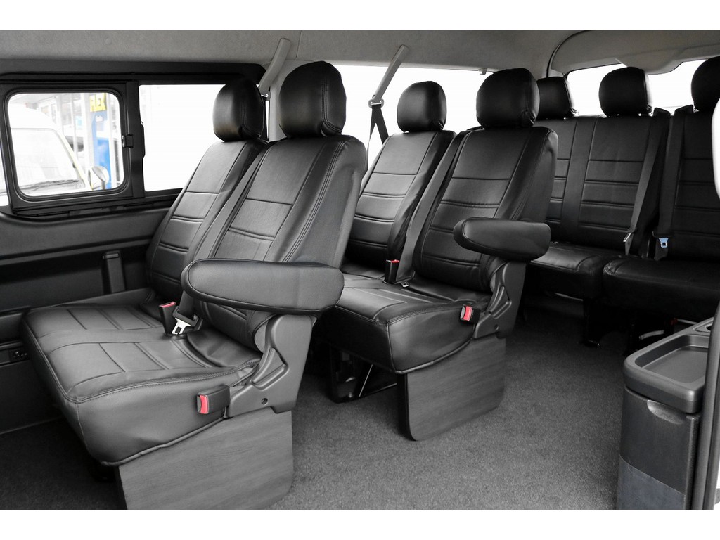 後席ももちろん専用シートカバーをセット！！