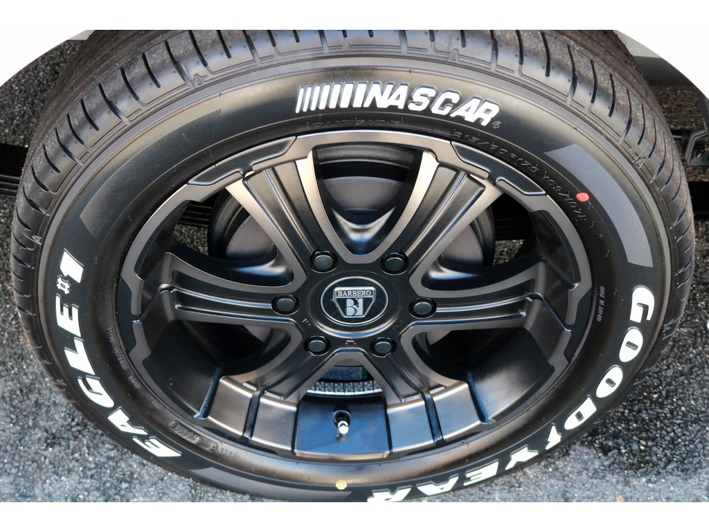 バルベロワイルドディープス　１７インチ　ナスカーホワイトレタータイヤ完備☆彡