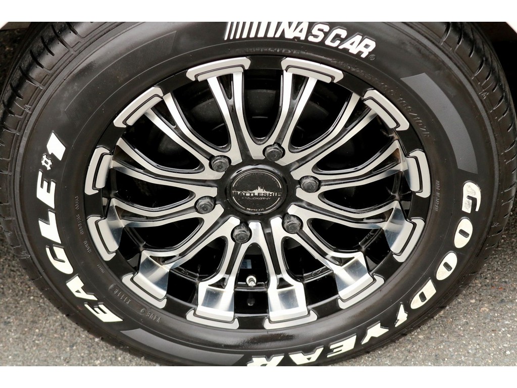 バトルシップ１６インチ　ナスカーホワイトレタータイヤをセット！！