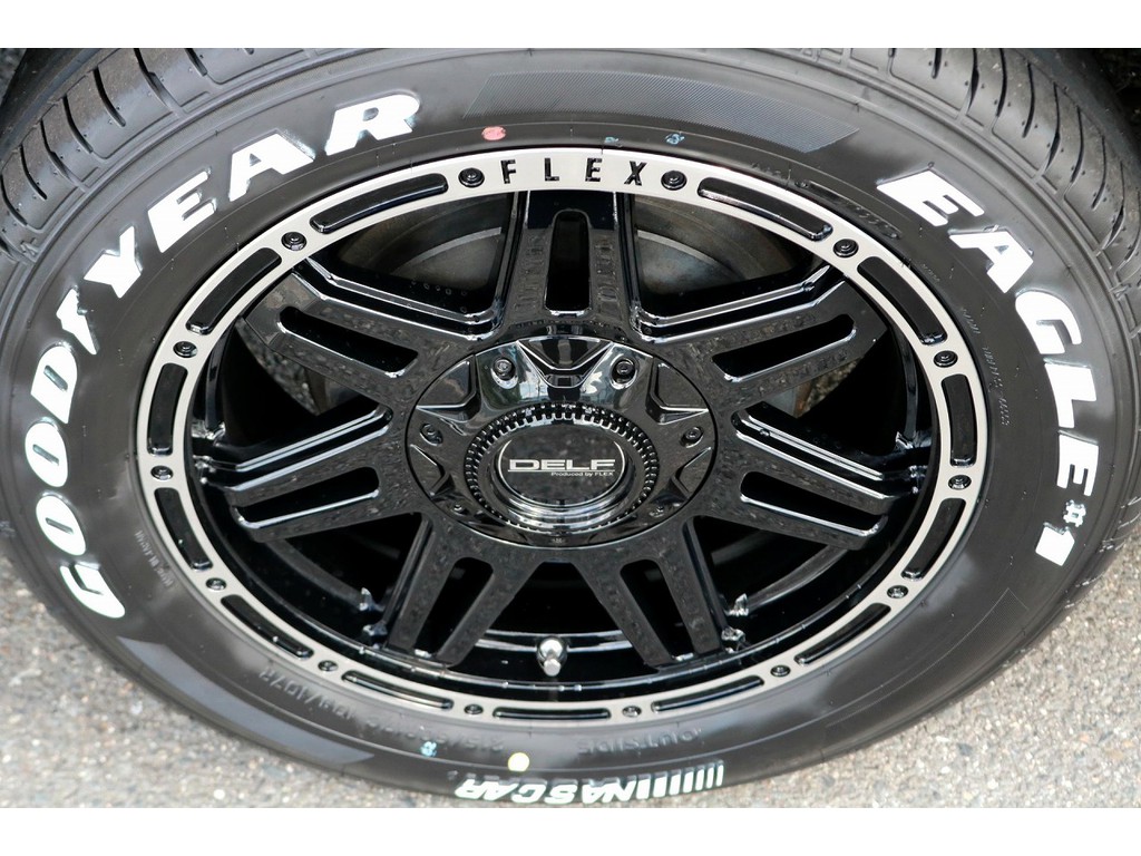 Ｄｅｌｆ０４　１７インチ　ナスカーホワイトレタータイヤをセット！！