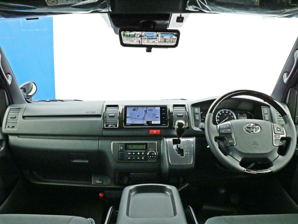 インテリアはダークプライムⅡ特別仕様の高級感ある内装を活かしつつ、電装系にイクリプスSDフルセグナビを搭載！勿論、ハイウェイドライブの必需品ETCもビルトイン済みです。