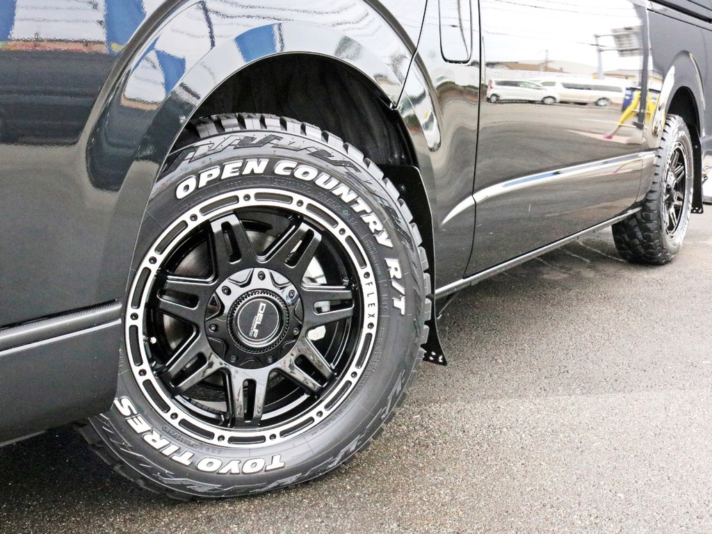足元にはFLEX　Delf04ホイールを装着済み！　タイヤは走破性に優れたオープンカントリータイヤを合わせました。