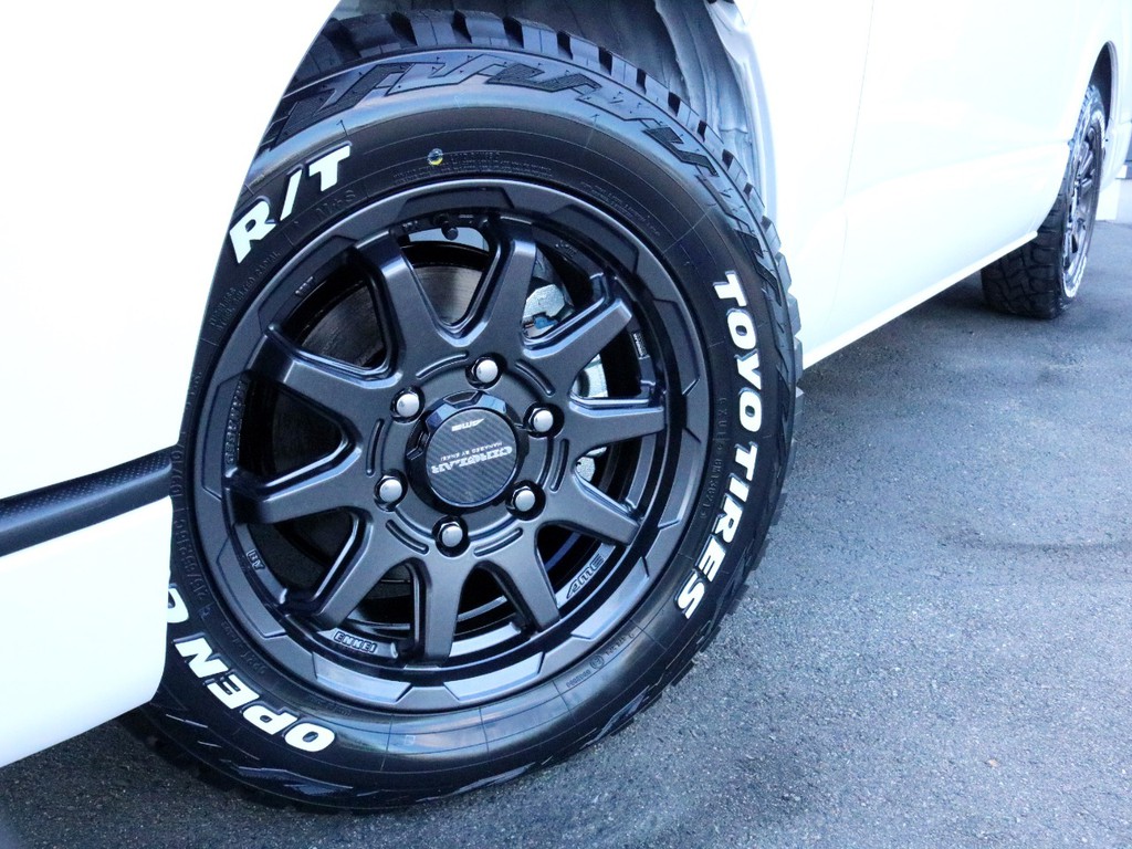 足元にはサーキュラーC10Xホイールを装着！　タイヤは走破性と耐久性に優れたオープンカントリータイヤを合わせました。