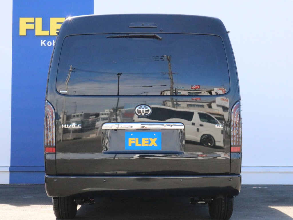 ハイエースをお探しならＦＬＥＸ神戸店へ！　神戸店の展示車両は勿論、全国のＦＬＥＸが保有するハイエースの中から貴方にぴったりの一台をお探し致します！