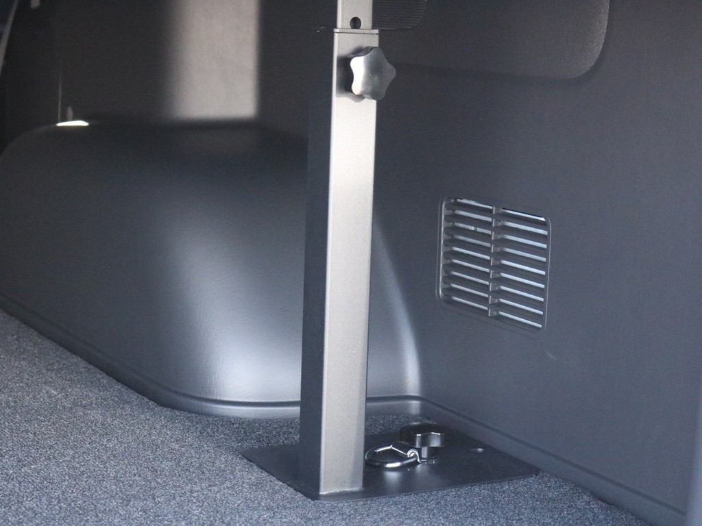 ベッドキットは特別な工具を使うことなく、高さ調整やフレームの取り外しが可能です。使いやすさもFLEXベッドキットの特徴です。
