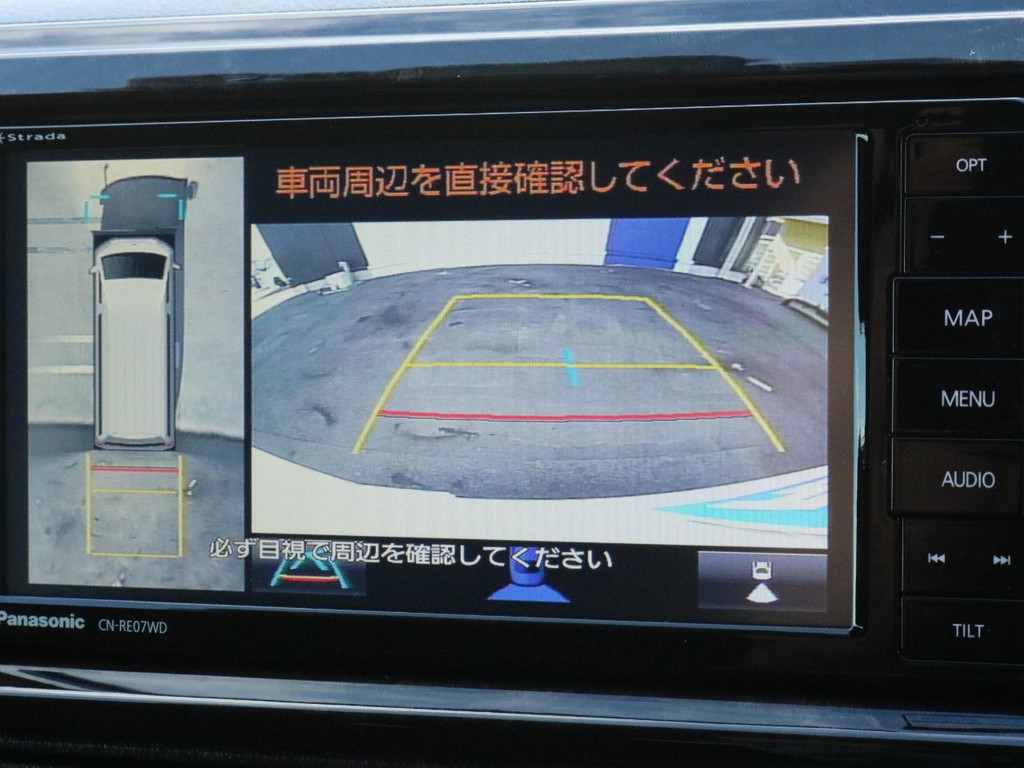 ストラーダSDフルセグナビを搭載！　ナビとしては勿論、オーディオや映像モニターとしてもご活用頂けます。バックカメラやパノラミックビューモニターの映像はナビモニターに出力されます。