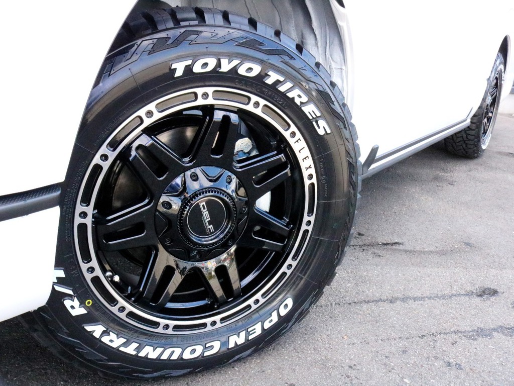 足元にはサーキュラーC10Xホイールを装着！　タイヤは走破性と耐久性に優れたオープンカントリータイヤを合わせました。