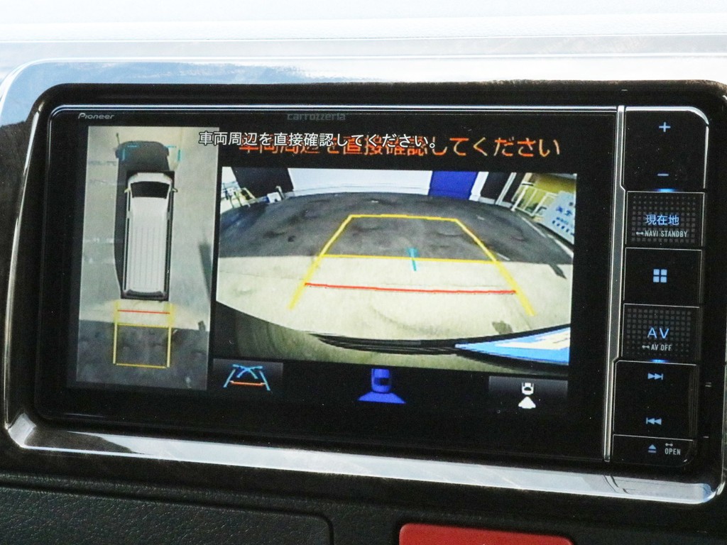 カロッツェリアSDフルセグナビを搭載！　ナビとしては勿論、オーディオや映像モニターとしてもご活用頂けます。バックカメラ、パノラミックビューモニターの映像はナビモニターに描写されます。