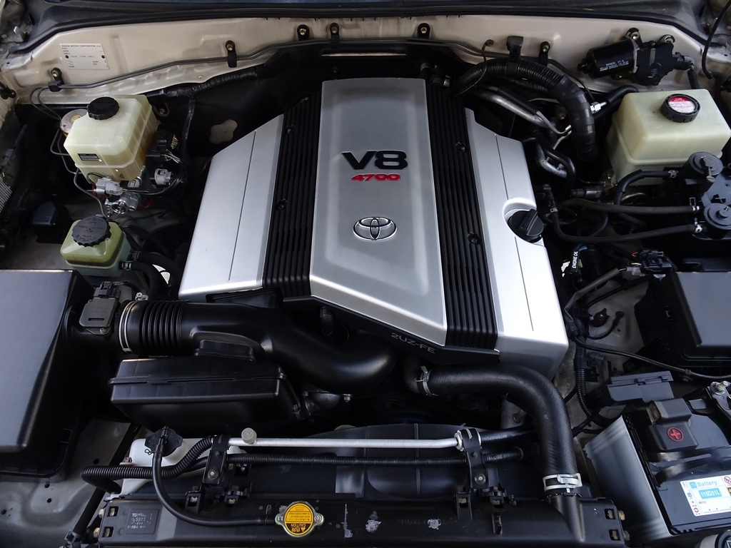 ４７００CCのガソリンＶ８エンジン！！