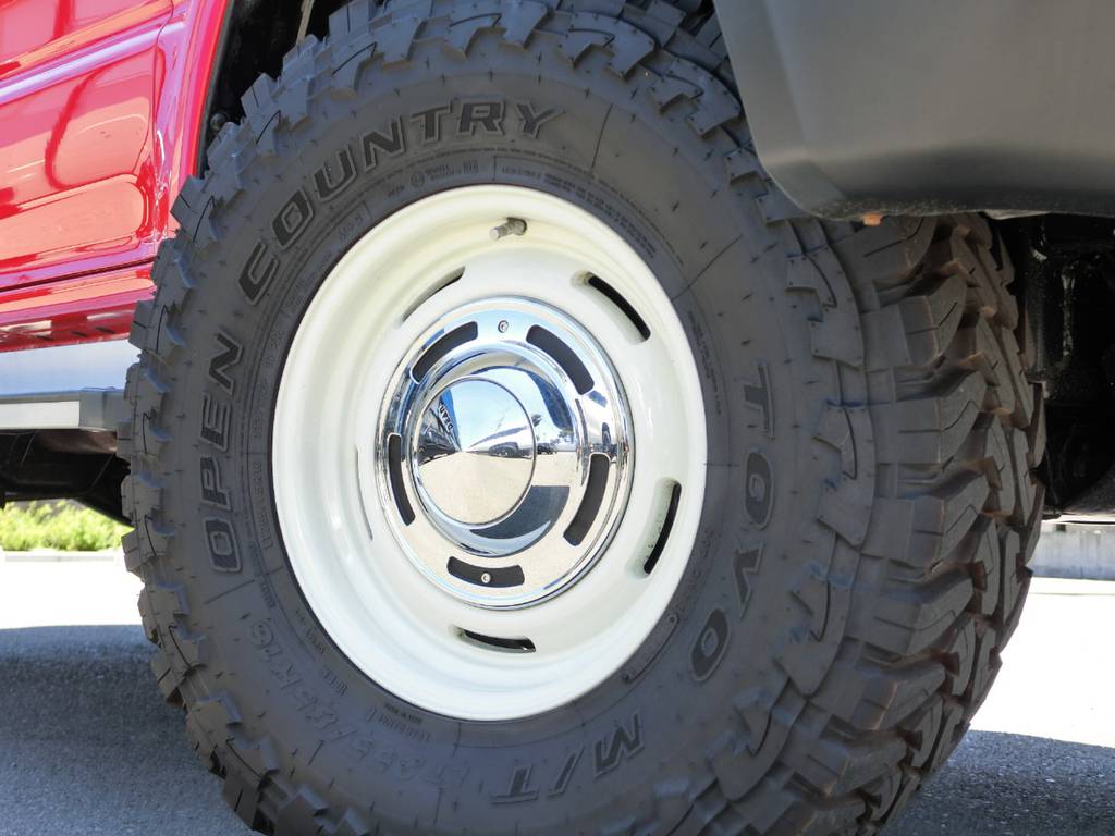 ＤＥＡＮクロスカントリー１６インチＡＷに、トーヨーオープンカントリー２５５ＭＴの組み合わせ！