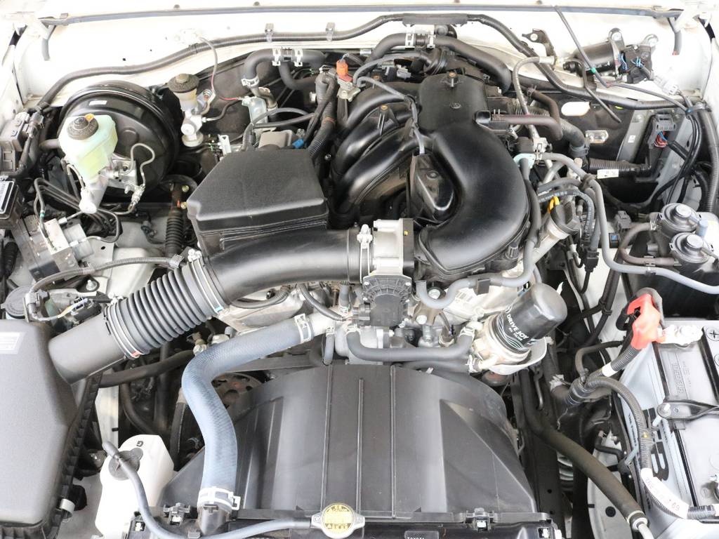 １GR4000㏄ガソリンエンジンで環境に優しい大人ランクルの1台です。