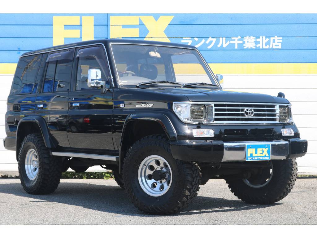 当店の車両は全て仕入れ→車両チェック→カスタマイズ→ルームクリーニングを行い、一台一台愛情を込めて仕上げてお客様に販売させて頂いております。