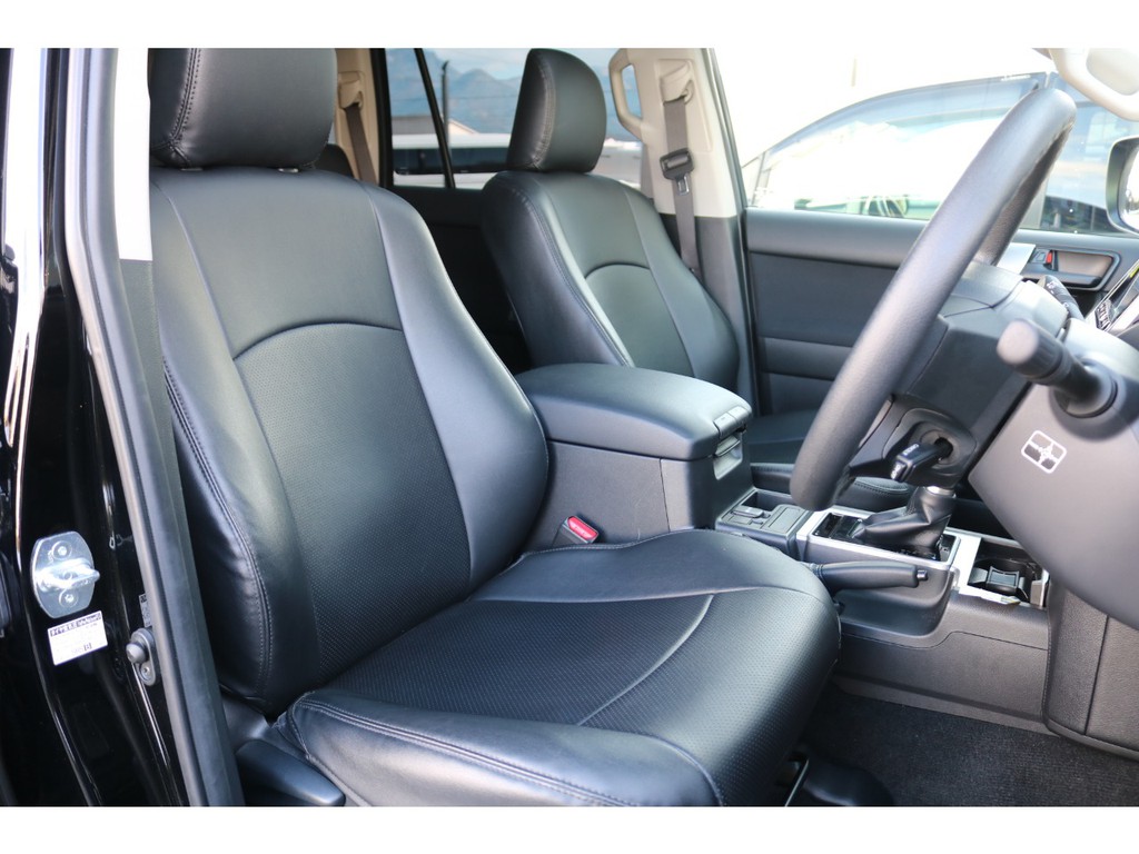 運転席シート！レザー調シートカバー装備済み！