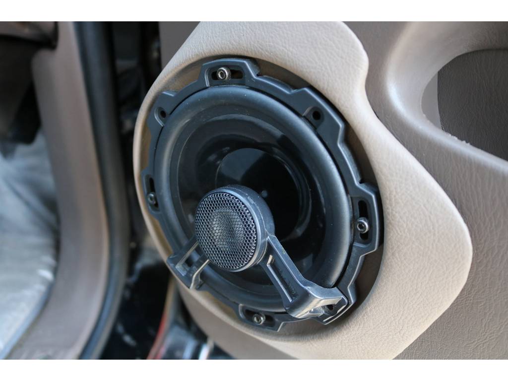 フロントスピーカーも変更済みです！
