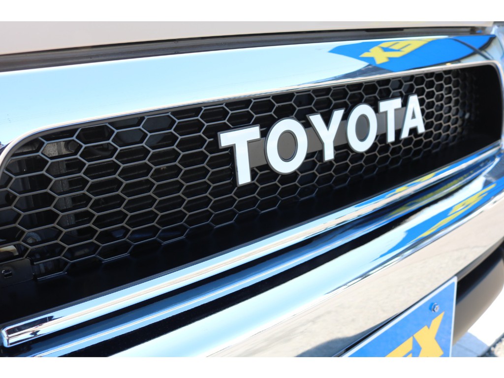 ＴＯＹＯＴＡロゴ付きグリル装備！