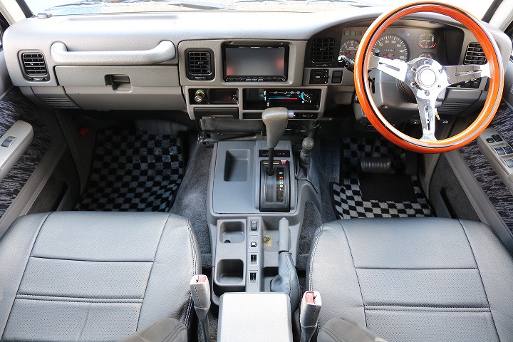 インパネ廻り！視界も広く運転もしやすいですよ！