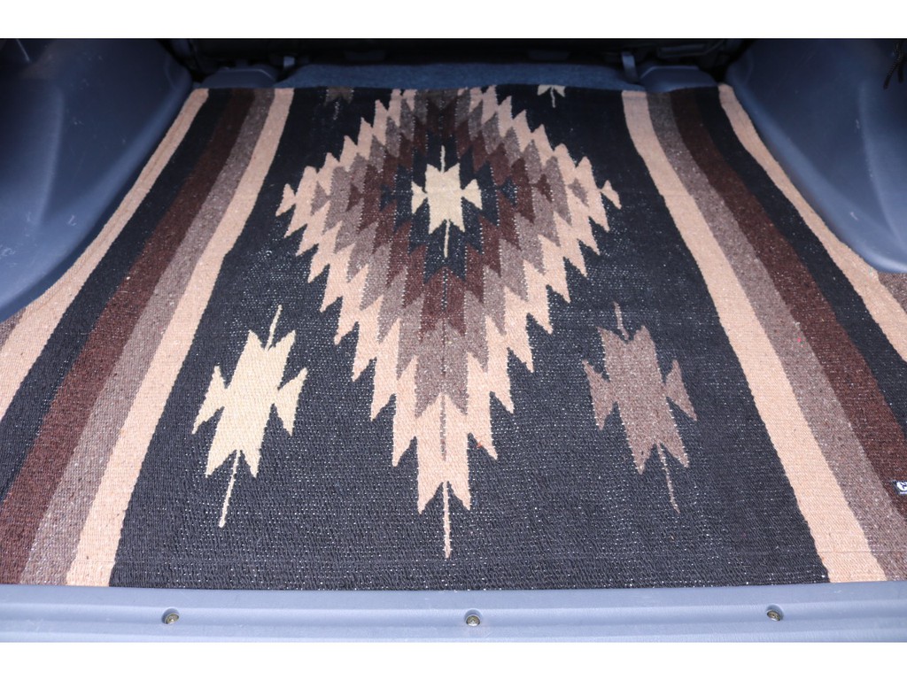メキシカンラグを使用したラゲッジマット！見た目も良いですね♪
