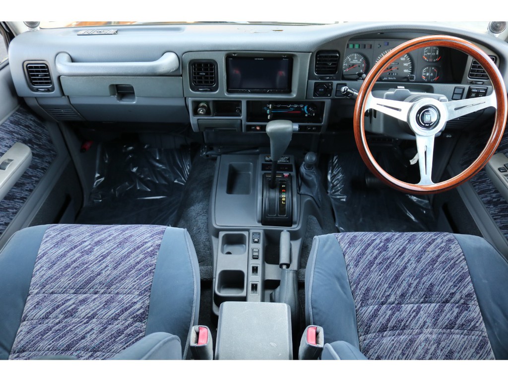 インパネ廻り！目線も高く、視界も良好で運転もしやすいですよ！