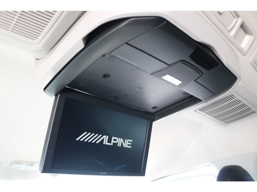 後席フリップダウンモニター完備！