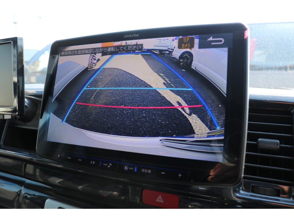 バックモニター付きですので、後方視界もシッカリ確保されております！