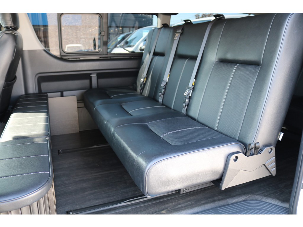 ３人掛けの２列目シート！