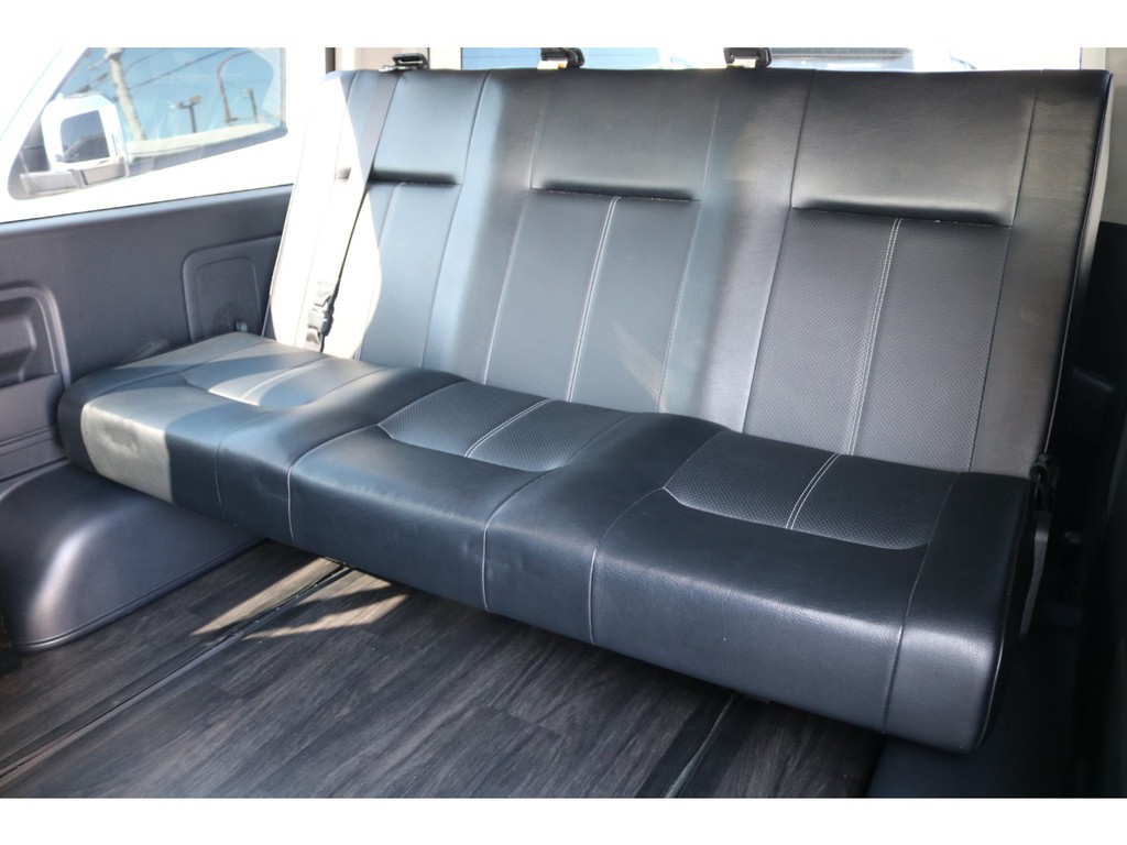 ３列目も３人掛け仕様となります！