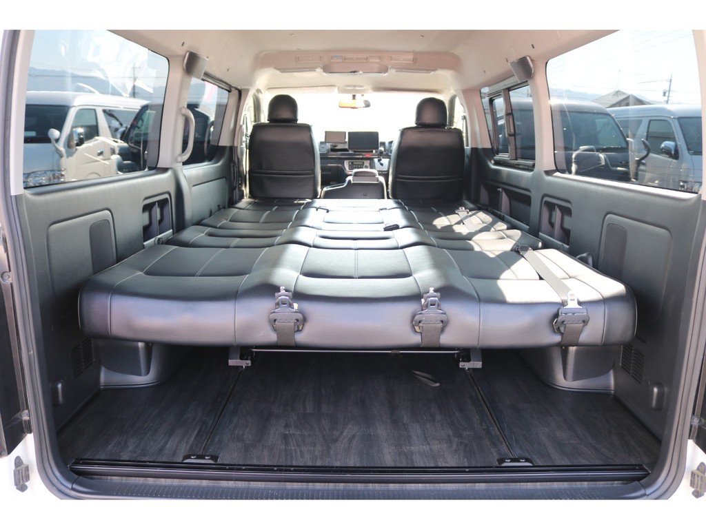 車内を広々使用できるのもハイエースならではですね♪