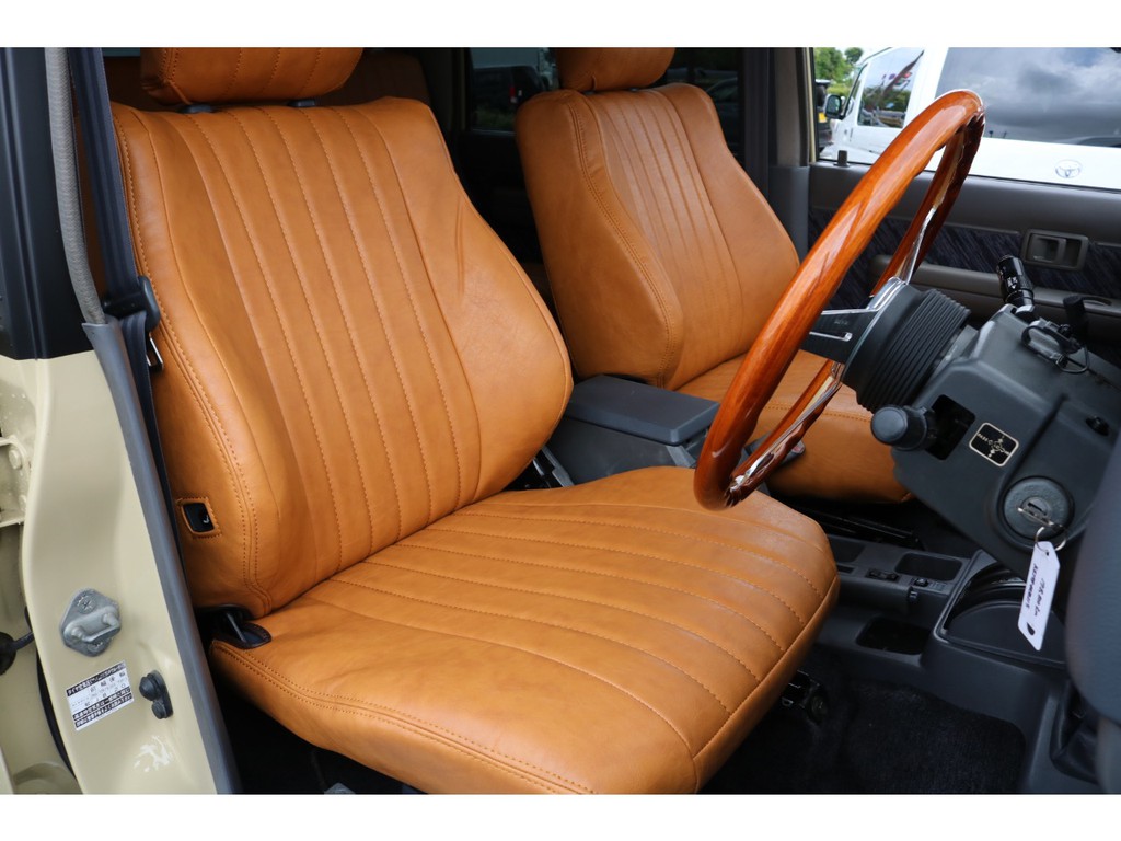 運転席シート！新品オリジナルシートカバー装着しました！
