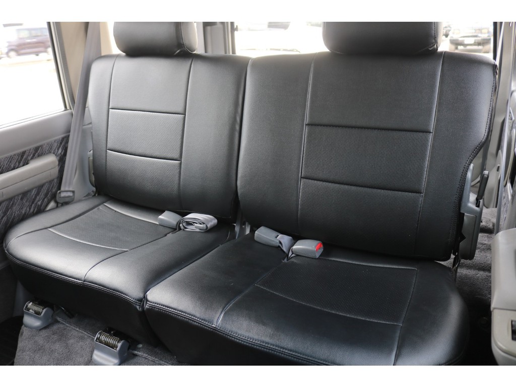 ４ナンバー登録車となりますので、背もたれは固定となります。