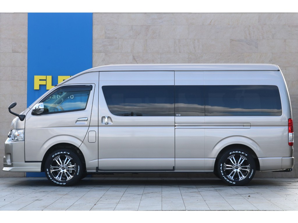 広々とした車内でゆったりと遠出も楽しめますよ！