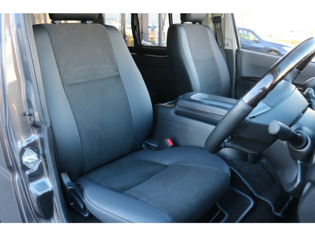 運転席シート！シートコンディションも良好ですよ！